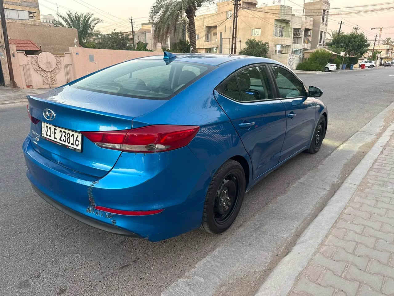 السلام عليكم 
النترا 2017 امريكي  
محرك 2000 دوش 
گير AT المرغوب 
بيهة صبغ جاملغ وبنيد وباب امباوك 
 السعر 103 وبيها مجال   
بغداد العامرية شارع المنظمة
***********
*********** الفارس, صلاح الدين
