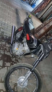 نامه 5 كير يحتاجلها تجفيت موديل 2012 تعمير جديد دراجه نضيفه ومرتبه بري...