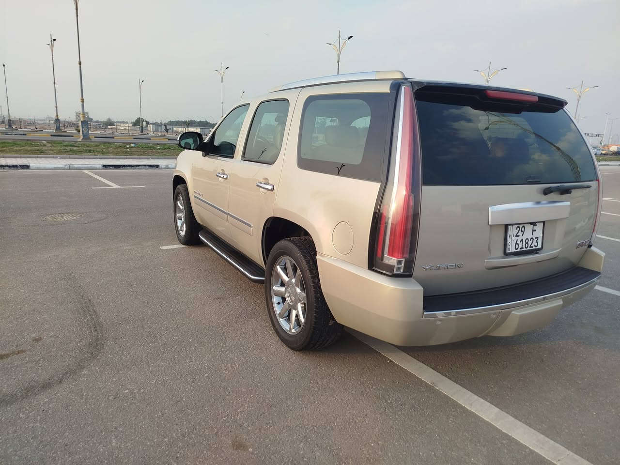 سلام عليكم للبيع جمسي تاهو 2009 مكفولة صبغ وضربه بيه صبغ باب واحد السياره فول مواص كير مكينه حداديه تخم تاير كله جديده وجاهز من كل شي عنوان كربلاء السعر 195 بيه مجال ***********
