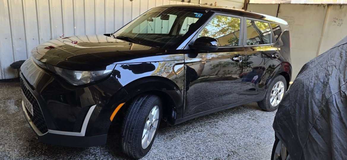 السلام عليكم 
حبايب 
عندي كيا صول موديل  23
جديدة جدااا  رقم بغداد 
وحادثهة جدااااا بيسط فقط بارد بالجاملغ الامامي وشفة البنيد
محرك دوش ..شاشة كبيرة..تحكمات 
وفيرهة من المواصفان المعرفة السعر لمطلوب ١٤٢ وبيهة مجال 
الاتصال ***********
مكان لسيارة بغداد الرصافة
