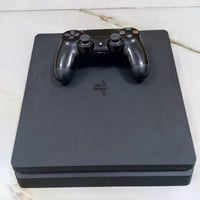 PS4 سلم نظيف ما مصلح،يدة اصلية ما بيها مشاكل+حساب بيه(Ark+Minecraft)+U...