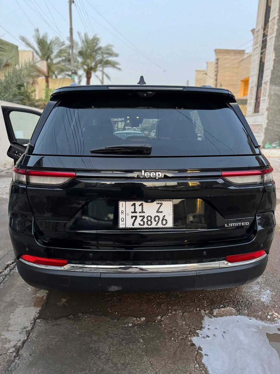السلام عليكم 
جيب جراند شيروكي وارد امريكي 
2023 لمتد 
محرك 3٫6 كير 
داخل جلد اسود ملكي 
شاشه عداد شاشه وسطيه شاشه راكب 
خزن ميموري 
كشنات جلد تدفئة و تبريد
كشنات الخلفية فقط تدفئة
مري اوتو كامر في المرايه وسطيه
خمس كاميرات 
رادار. امامي 
تشغيل عن بعد 
رقم بغداد 
صور السونار وصور حادث امريكا  موجودة بالمنشور 
السعر خاص أو 
***********
