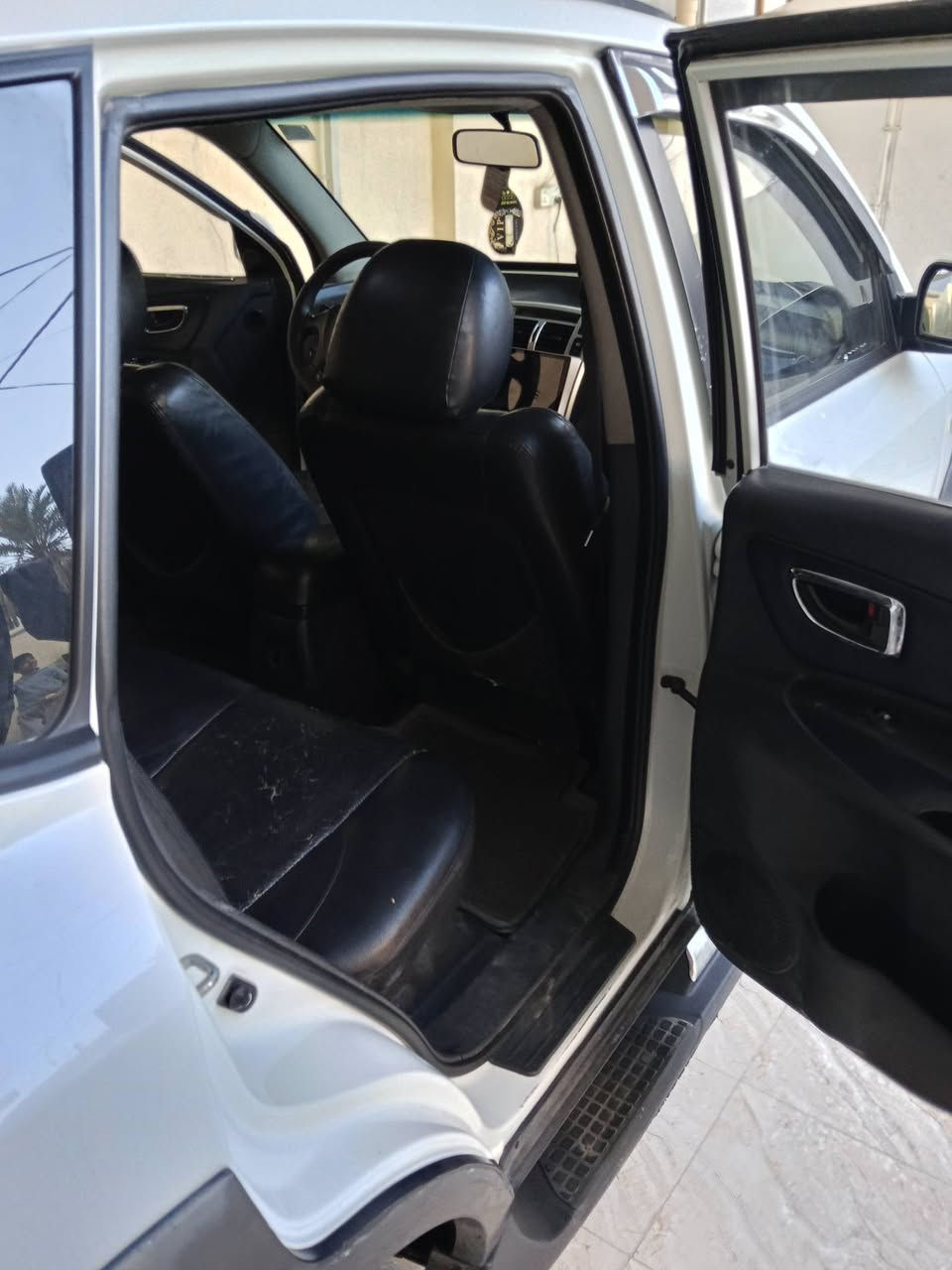 السلام عليكم توسان 2009 للبيع اللون ابيض رقم بغداد الجديد هزه جديد السياره ماشيه 119000 خليجي تخم تاير  حداديه جديده كيرر ومحرك مكفول السياره لا صبغ ولا تعديل ولا اي حادث بيه  اترايه وين ميعجبك وبيه شاشه و كاميرا وحساس خلفي بيه بارد على كد اربع اصابع بمقدمة البنيد تبريد ثلج تدفيئه شغاله السياره وكهربائياته كله شغاله متخسر عليه كلشي 
مكان السياره حله المركز  السعر 119 وبيه مجال 
للاستفسار الاتصال على الرقم ***********
