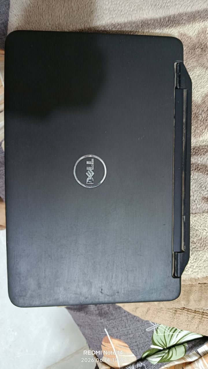 لابتوب Dell للبيع
💻 لابتوب للبيع بحالة جيدة للاستخدام اليومي
🔹 المعالج: Intel Core i3 الجيل الرابع
🔹 الرام: 4GB
🔹 التخزين: 128GB
🔹 الشاشة: 15.6 إنج
🔹 مناسب لـ: يوتيوب، فيسبوك، تلگرام، إنستغرام، أوفيس، وألعاب خفيفة
⚙️ ملاحظات مهمة:
يحتاج ماوس خارجي لأن التاتش باد مرات يعلگ
بعض أحرف الكيبورد لا تعمل (يفضل استخدام كيبورد خارجي)
البطارية ضعيفة وتحتاج شحن مستمر تقريباً
الصوت ضعيف
✔️ الجهاز يشتغل طبيعي وسريع بالاستخدام اليومي مع البرامج الخفيفة
✔️ مناسب للطلاب أو الاستخدام البسيط
✔️ بدون مشاكل بالنظام أو التشغيل
💰 السعر: 95,000 دينار قابل للتفاوض
📍 المكان: (كربلاء ،الهندية ، حي جناجة
📩 للتواصل: (*********** متوفر واتساب أو أتصال
