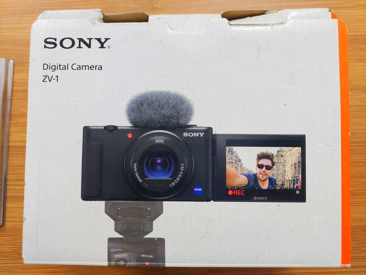 🟥 للبيع #ديوانية
كاميرا سونيZV 1 (المعرف لا يعرف)

شغاله شرط تفحص وتقتنع واذا تحب ادز الك فديوهاتها وصورها 

فقط خلل بسيط بالشاشة وليس بالتصوير هو اللون الابيض المؤشر عليه بالصورة (بالشاشة مو بالصور)

🟥 للاستفسار مراسلة الصفحة او الاتصال ويتوفر واتساب :
*********** 

فقط اتصال:
***********
