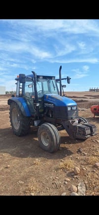 TS100 • نيوهولاند • جرار