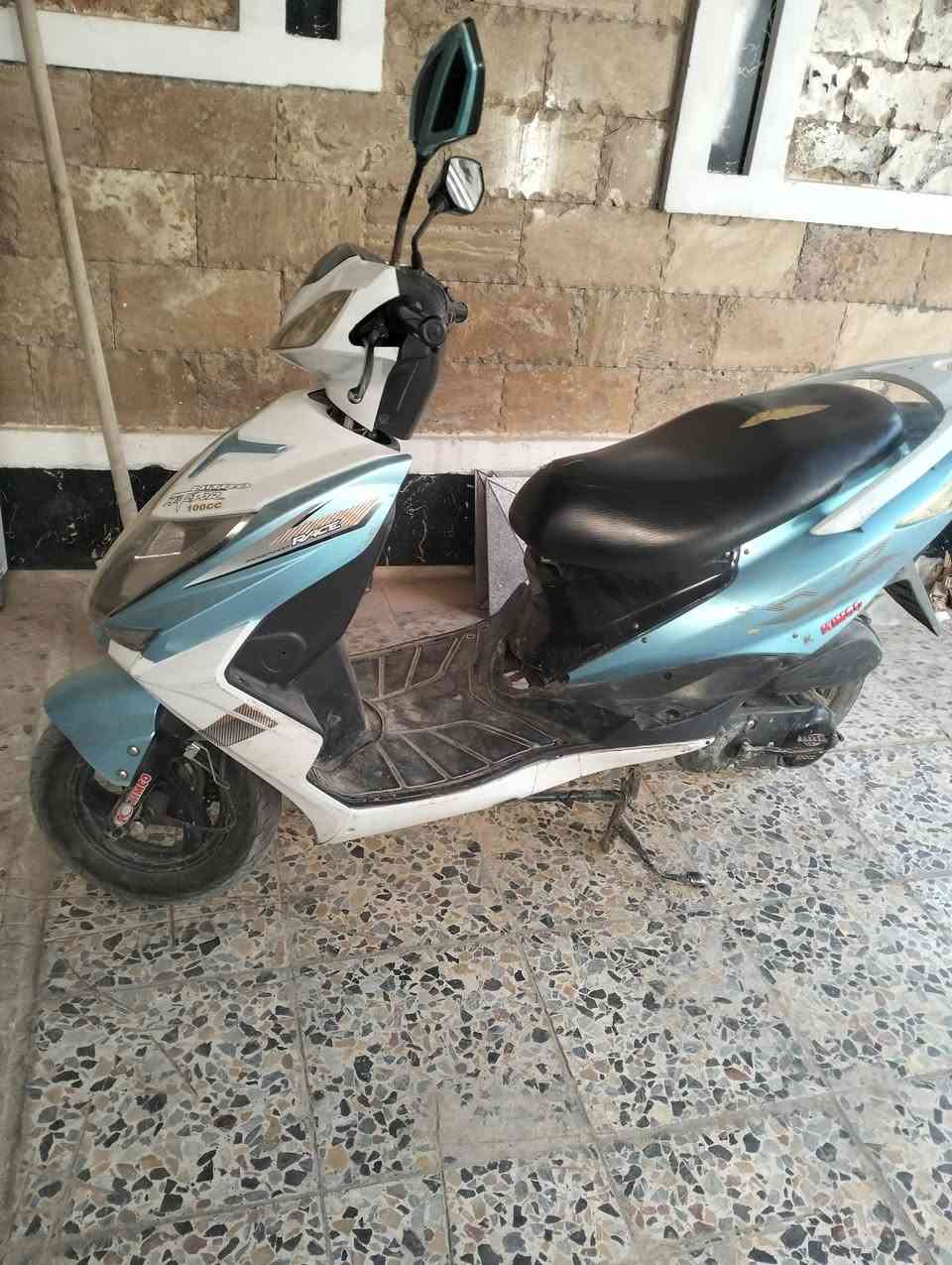 دراجه كامكو للبيع ب 275 وبيها مجال ***********
او 
 0771248384
