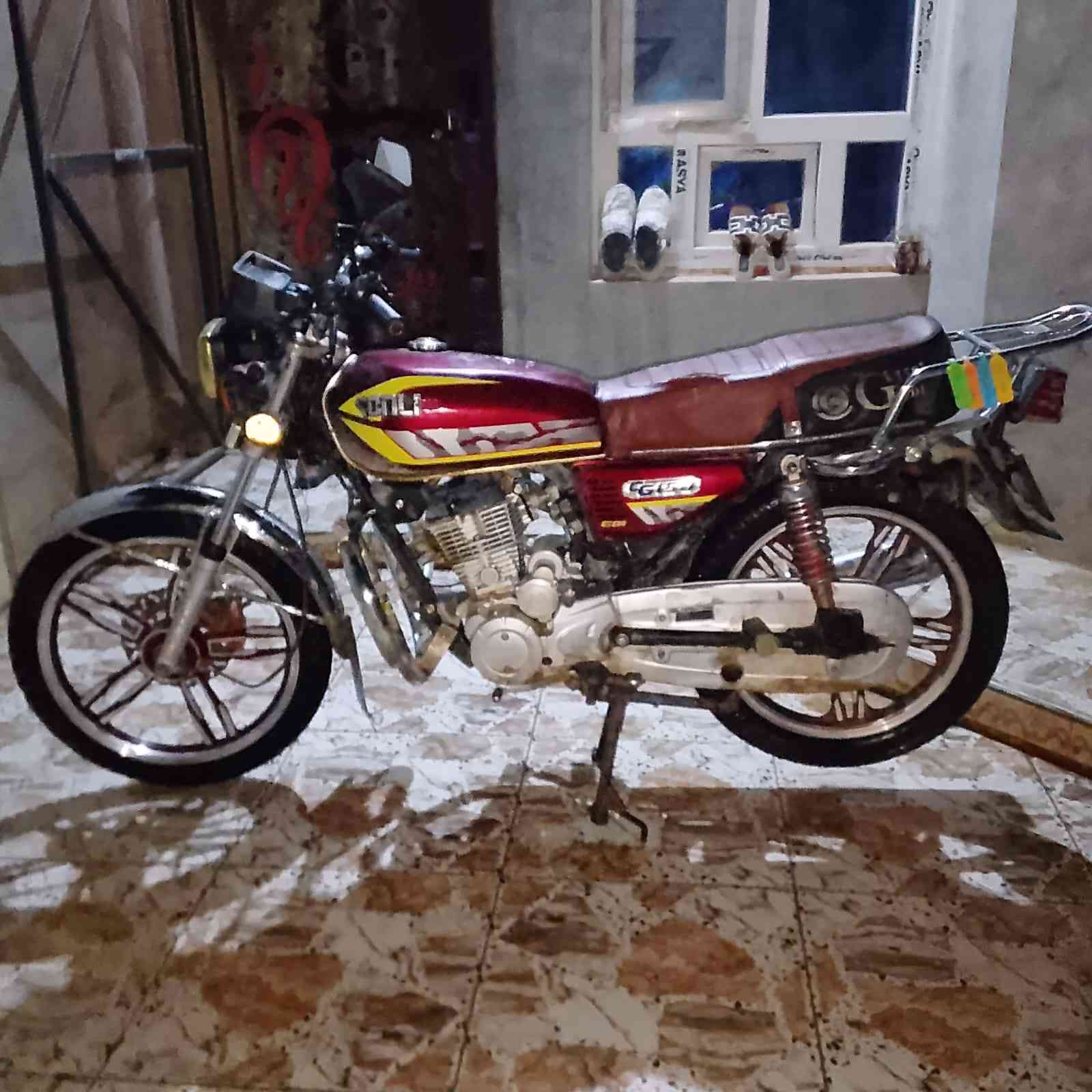 للبيع دراجه ايراني موديل 2024 محرك ما مفتوح  سعر 575 وبي مجال قليل رقم الهاتف ***********
