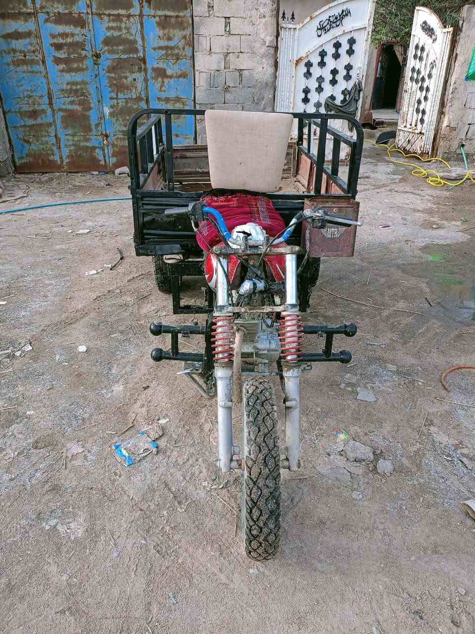 سلام عليكم ستوته ادوات ادوات مكفوله من السرقه ستوته نضيفه مابيها  نقص مكينه جديده ما مفتوحه يرادلها دسكات مال بريك فقط ولباقي كله شغال سعر 600 وبيها مجال حك جيه مكان بصره شارع 14 تموز رقم الهاتف:***********
