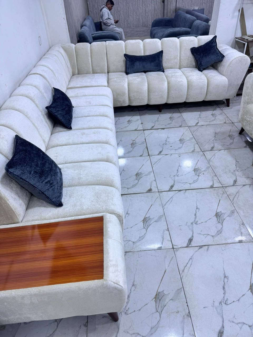 من رخصة ألادمن
سلام عليكم ديوان كورنر الباندا تجي بيه قنفه مفصوله صور من معمل تفصال درجه اولى قماش خاولي خامه الناعمه ١٠ مقاعد طول ٧متر استفسار *********** متوفر واتساب
