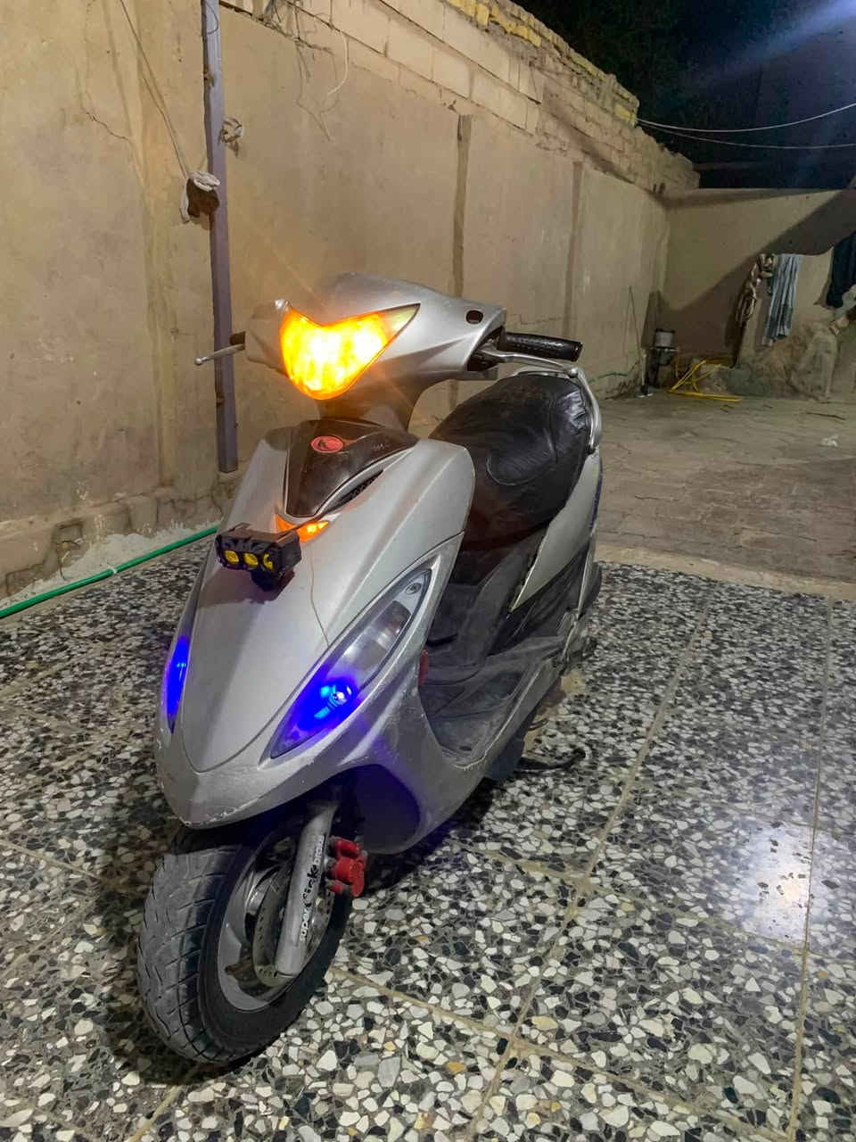 سلام عليكم كامكو جي فور فحل حاوية الدراجة مكفولة لآخر حباية وختم واحد ع طولة سعرها 650 وبيها مجال الدراجة نازلة حاوية صارلها 6 اشهر مكاني كوفة رقمي ***********
