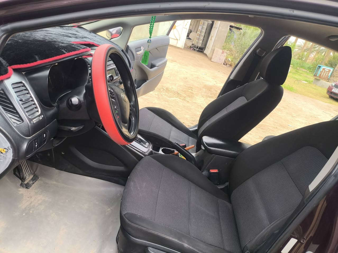 السلام وعليكم كيا فورتي للبيع موديل 2018 وارد امريكي ضررها جاملغ والبنيد بي شويه صبغ والباب الخلف السائق معدله بارد محرك 2000 رقم بابل نكليزي سياره باسمي ثاني يوم تحويل السعر 120 وبيها مجال  مكاني بابل المسيب ***********
