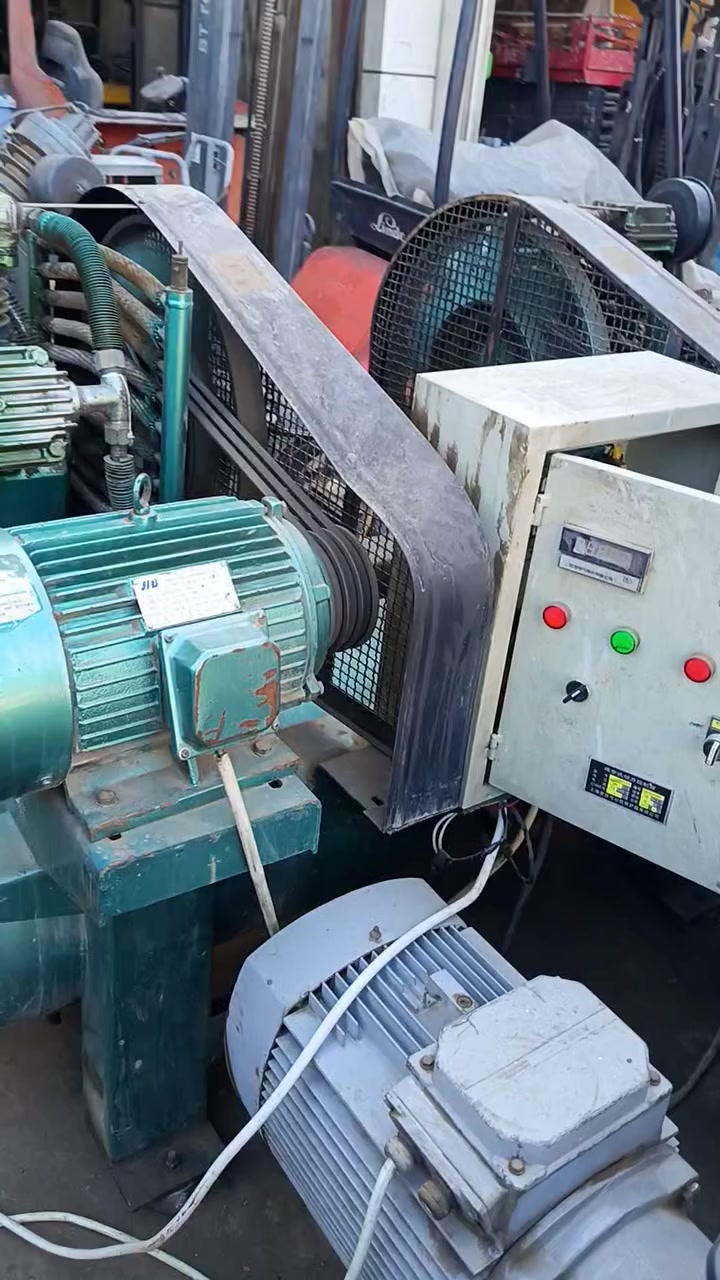 كمبريسر هواء ضغط عالي دبل تاروسه ودبل ماطور ماطورها ١٠ حصان للاتصال *********** العنوان بغداد باب الشيخ كراج الحرباوي محلات النور
