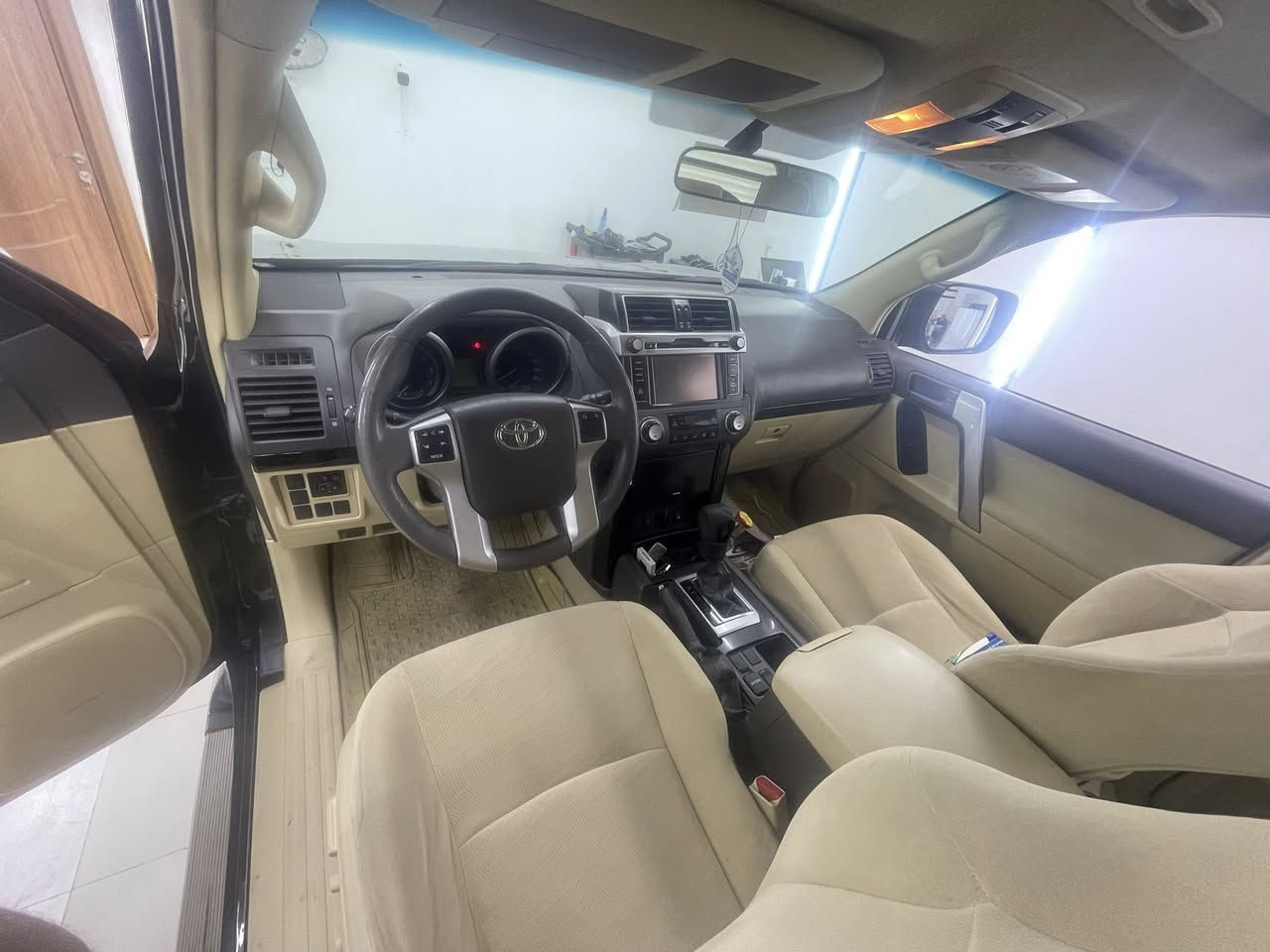 سلام عليكم
برادو 2014 كفاله عامه
رقم اربيل دولي ستوني سويته
تريد وكاله تريد مداور حاضر
ماشيه 172 الف كيلو
بس الدعاميات صبغ 
مكانها النجف
سعرها 320 و بيها مجال للشراي
***********
