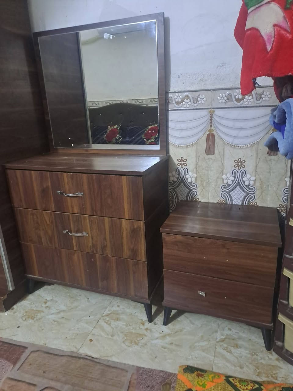 غرفه نوم للبيع 5قطه كلش نضيفه السعر ٣٥٠ مكاني الصويرة حي السلام لاستفسار ***********
