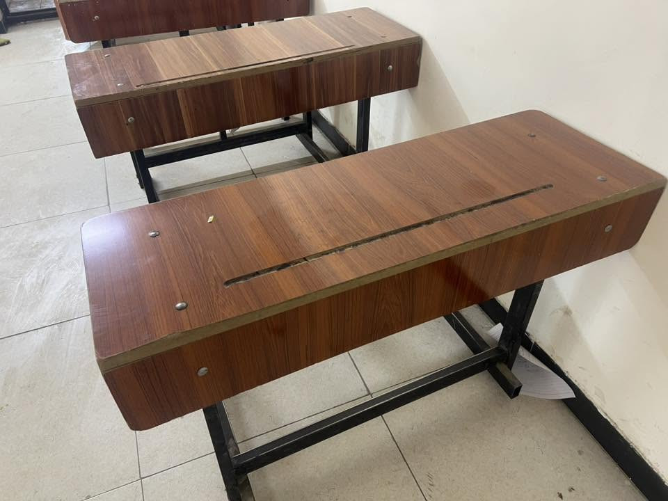 رحلات + ستولات + سبورات 
للبيع 
عدد الرحلات 22 
عدد الستولات 9 
عدد السبورات 4 
+ ميز ادارة + كرسي ادارة 
+ مبردات عدد 2 
بسعر رمزي جداً 
.
الرحلات درجة اولى والستولات كذلك 
والصور كدامكم شوفوهن 

للاستفسار مراسلة واتساب 
***********
