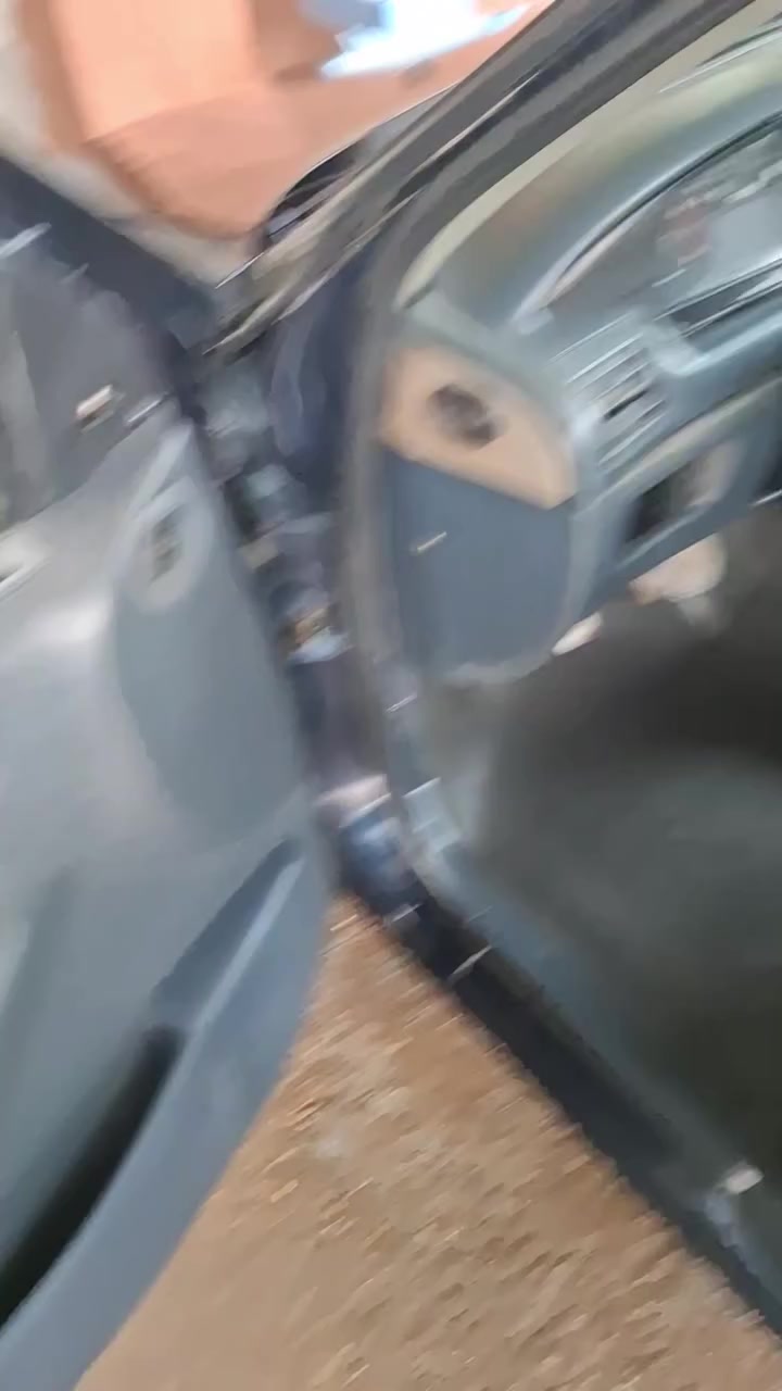 السلام عليكم كيا سيفيا موديل 93 سياره جديده كير ومحرك جدد صدر امامي خلفي جديد مصبوغه جماليه بدون ضربه ولا تبديل  تبريد تدفئه شغالات سياره بسمي السعر 38 وبيه مجال مكان سياره بغداد ابي غريب  اللاستفسار ***********
