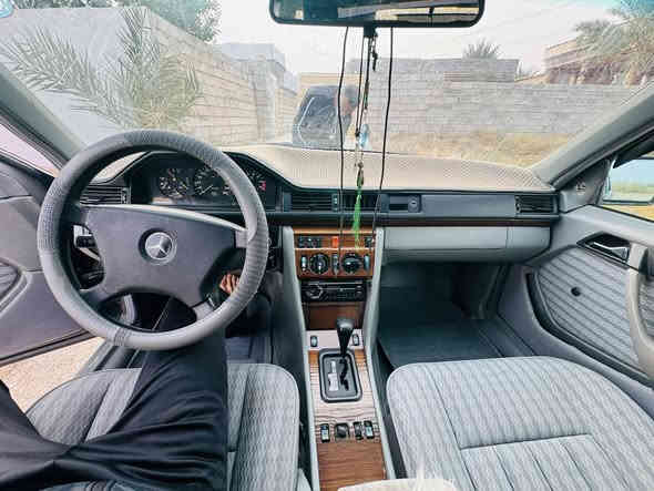 مرسيدي شبح ١٩٩٢ محدث ١٩٩٤
محرك ونجي ٢٤٠٠ مكفول واقتصادي

كير  جديد 

تبريد شغال

تدفئة 

غرفه نظيفه 

السيارة ما شاء الله عليها من الصرفيات فقط دهن وبنزين 

السيارة باسمي 

التواصل ع الرقم ***********
