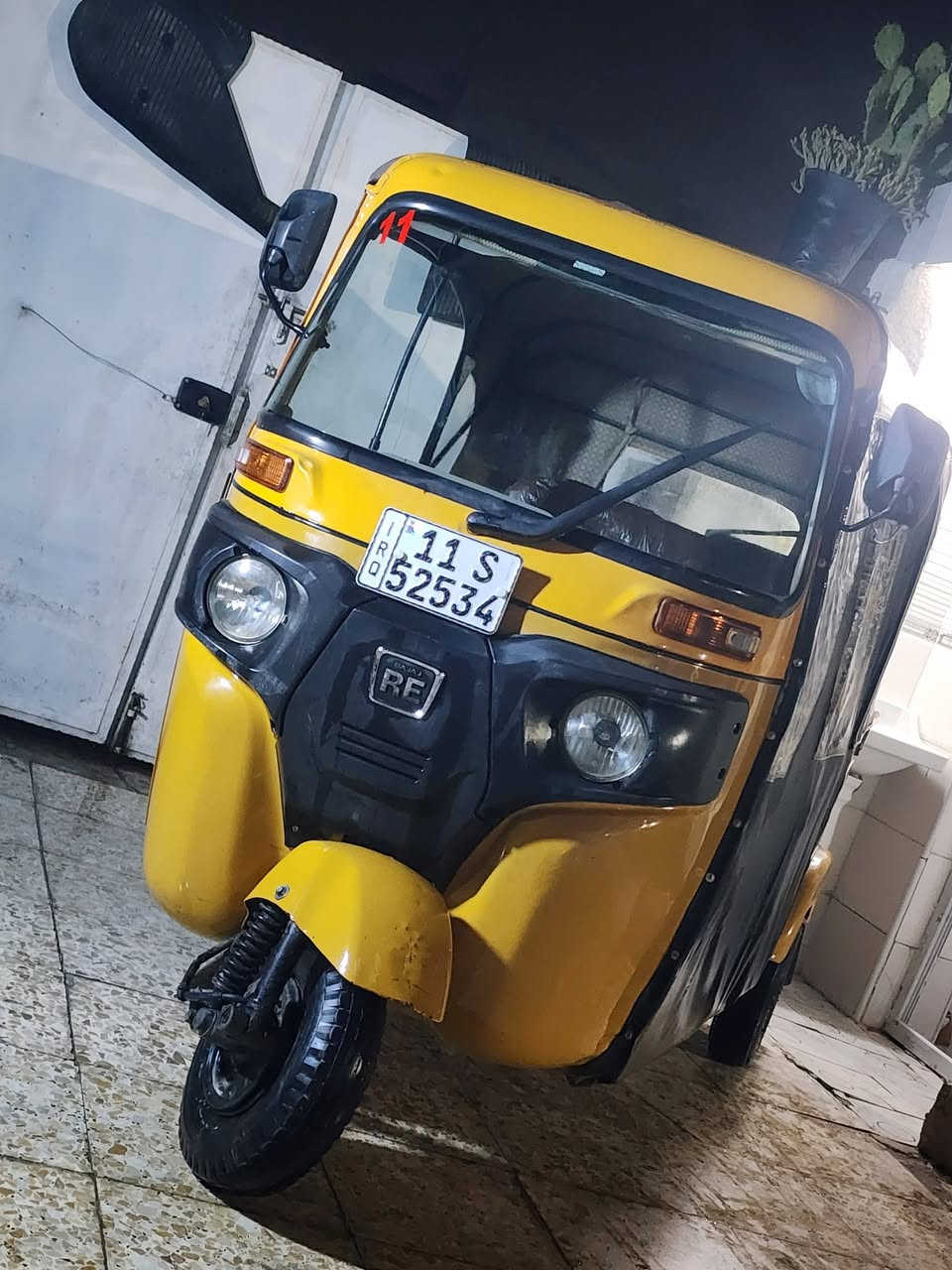 السلام عليكم
تكتك 2021 عنبكيه 
مكفوله كفاله عامه 
فقط الصفحه عل يسره بيها بارد خفيف اقل الشبرامئشر كدامك بلصوره 
بقيه الكشر مكفول كفاله عامه من الضربه  
المكينه امجفته تجفيت  
التكتك اوراق وسنويه 
تحويل ثاني يوم 
السعر 7800 
استفسار ***********عبد الله
