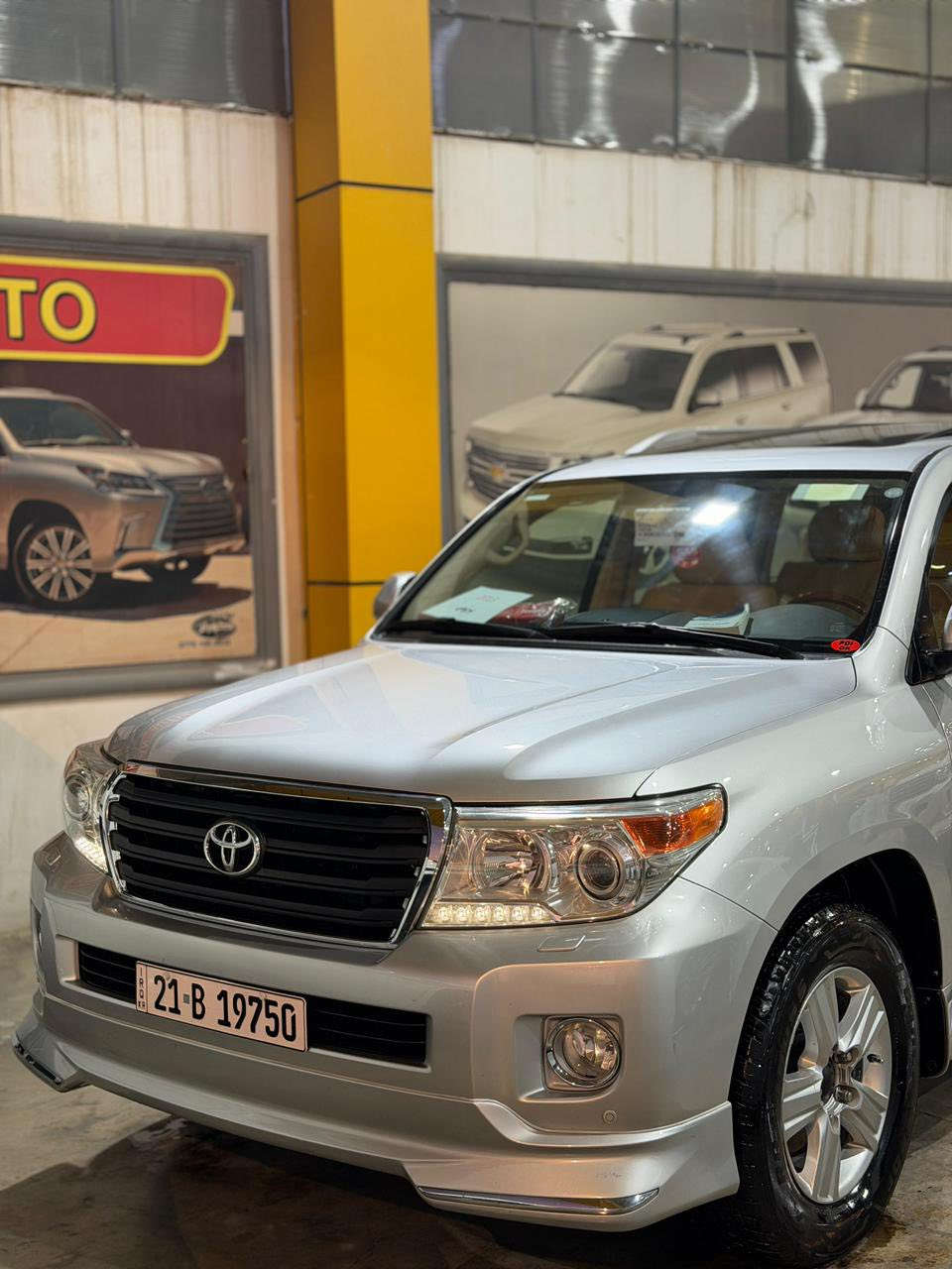 ‎🙏🏻بسم الله الرحمن الرحيم
—————————————————————————
‎  تويوتا لاند كروزر (2013)بريم اصلي

‎كير و محريك شرط واحد بورغى مامفتوح 👍 ماشى (
‎◽️مكفول كفاله عامه  من الدعاميه إلي الدعاميه 🔶
‎مابي بارد مابي شخوت ✅
‎مابي رصعات حلو سياره ✅
—————————————————————————
‎🔶 مواصفات فول
‎🔶بريم اصلي
‎شاشة كبير+ لمس +حاسة
‎+كاميرات+ فتحة سقف 
‎كشن جلد كشن كاراباي +شحن موبایل  +8 اريباك+ تبريد مركزية
‎بصمة تشغيل عن بعد +سلاجة +ليد زينون +
‎تحكمات ستيرن +فوليوم +فورويل +هوك+
—————————————————————————
‎تخم تاير دنلوب الاصلي 🔶
‎محرك كير بشرط مامفتوح 🔶
‎سيارة حيل نظيفة كلشي عل بلاد لوك
‎سنوية زنكة كلشي جديد مدفوع
‎باسمي السنوية بشرط تحويل و خرامة 
‎سيارة مابيـها دينار مصرف كامل من كل نواحي
‎رقم شيمالي 

‎نفس يوم /تحويل و وكالة حاظر 
‎مكان /داخل سليماني معرض شڤان معارض تحويل🌇
‎🔸سعر (٣٨٠)$
‎          موبايل📲//***********—***********
