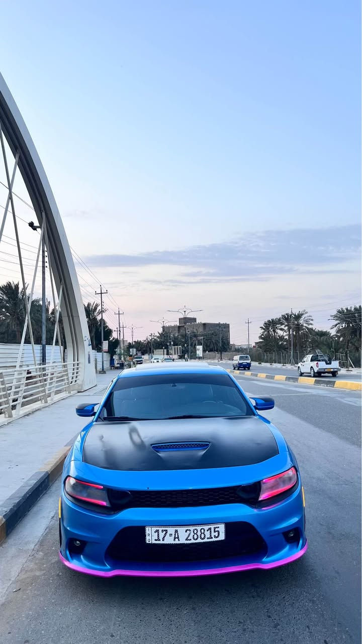 السلام عليكم 
سياره نوع جارجر 16
Rt 5.7
خليجي سياره بدون ضربه بس بالعراق صار بيها ضربه كد شبر بالبگ لايت على جهة صدر ومن غير البارد ولملاحطات البسيط يعني سياره شبه كفاله 
فول موصفات ومصروف عليه خير من الله 
للاستفسار اكثر
***********
وسعرها بي مجال بس للشراي Singapore
