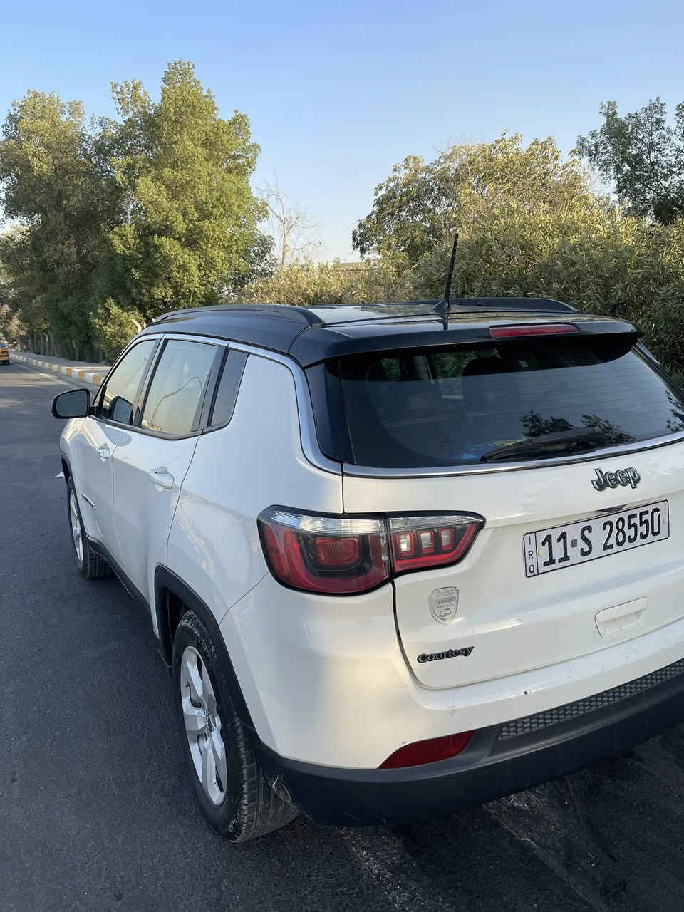 السلام عليكم
كومباس 2018 امريكي 2400 
صور الحادث مرفقة بالمنشور
بيها ٣ قطع صبغ
البجم كبس 
كير ومحرك وتبريد كفالة
مشدود بيها منظومة غاز 
مكاني بغداد / الامين
سعرها 123$
للتواصل ***********
