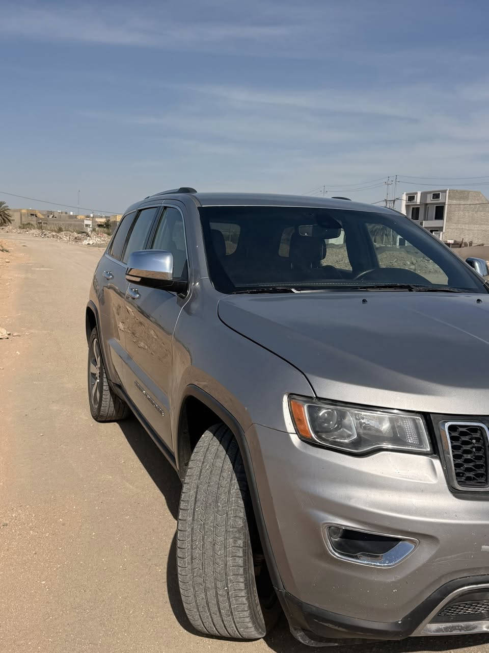 لسلام عليكم 
جيب شيروكي وارد امريكي 2018حادثها جاملغ ايمن امامي جهة السايق وبنيد 
داخل جلد كله شركه
تبريد ثلج 
بدون ايرباك بدون دواخل سياره حلوه ونضيفه الاستفسار*********** مكانه حله رقمه إنكليزي بابل مواصفات السياره 
محرك 3600 
شاشه جبيره 
شفتات ستيرن 
إطفاء ذاتي 
توقف ذاتي 
لايت زنون +بكلايت لد سياره جاهزه ومال جناي سعرها175وبيها مجال
