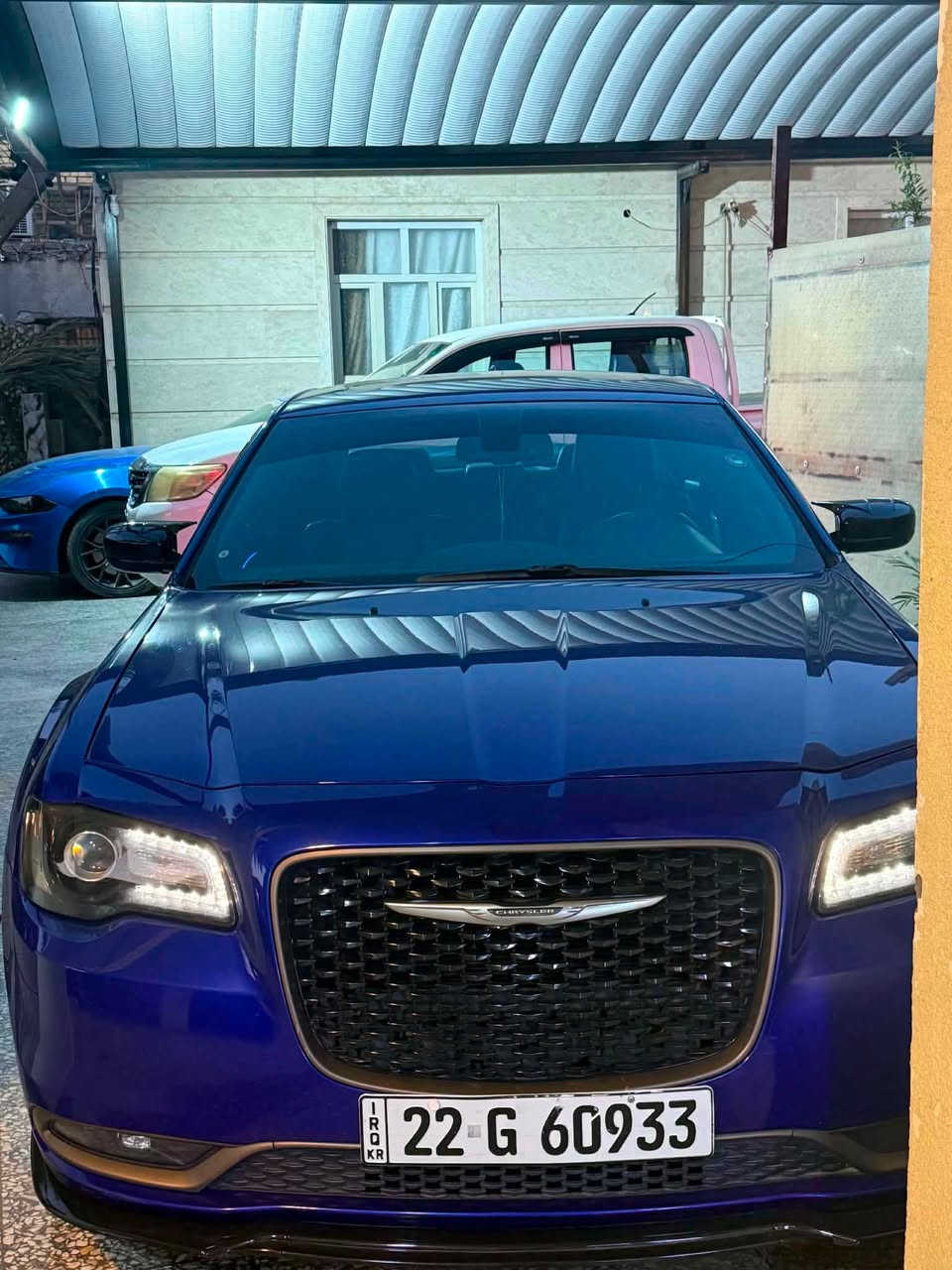 كرايسلر 2020s gold edition 
سياره وارد كندي كلين تايتل ماشيه 73 mile
فتحه بانوراما 
كير ماوس 
كشنات كهرباء
تحكمات بل ستيرن سبورت ومريح وعادي
كشنات تدفئه 
اضاءات LED بل بوب مال سياره وبحاملات الاكواب 
ويل 20 
لايتات زينون 
محرك كير كفاله 
***********
