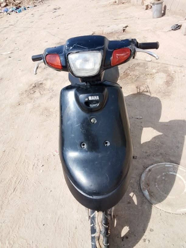 سلام عليكم زعرة 60للبيع ماناقصها شي مجفتة كهربائيات سلف هندر كلة شغال كفرات سود وعندي كفرات حمر ثنينهن اصلي 
مكاني ديوانية حي جزائر
***********
