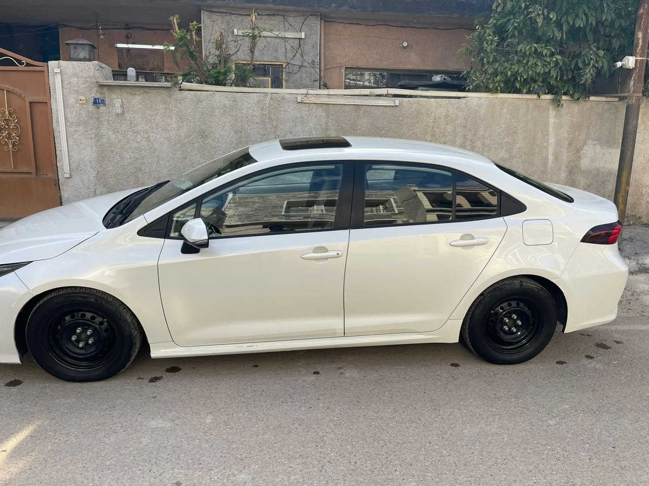 سلام عليكم كورلا موديل 2020
خليجي وارد تايوان ياباني اصلي 🇯🇵㊗️ محرك 2000

مواصفات : XLI 

فتحه سقف 
تحكم ستيرن جهتين
مثبت سرعه 
زر اسبورت 
تبريد قطعتين 
كامره خلفيه 
حساس خلفي 

السياره نظيفه وأحلى من الصور مكفوله من الدواخل لا شاصي ولا لغد ولا تكم 
بيها طخات بسيطه موضحه بل فديو 

السياره ماشيه 160 كيلو متر 

السعر:173$

العنوان /بغداد/حي العلام الري  
الهاتف:***********/ بيه وتساب
