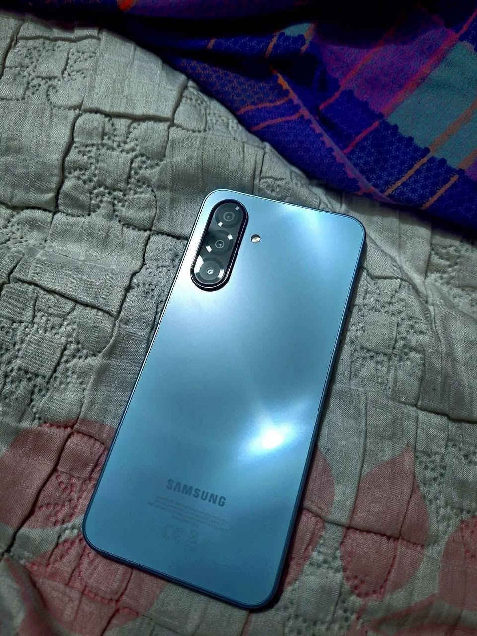 📱 سامسونج Galaxy A17 (أخو الجديد) ✨
الحالة: نظافة 100% (ولا شخط) - استخدام شهرين فقط.
الضمان: ضمان وكالة رسمي متبقي فيه 10 اشهر.
الدعم: مدعوم بتحديثات نظام وأمان لمدة 6 سنوات.
المواصفات:
الذاكرة: 128 جيجابايت.
الرام: 4+4 جيجابايت (أداء سريع وسلس).
الشبكة: 4G مستقر وقوي.
الشاشة: Super AMOLED (ألوان خيالية وسطوع ممتاز جوه الشمس)
➕ الإضافات: يأتي مع كفر حماية هدية + كرتونه وكامل ملحقاته الأصلية.
💰 السعر: [220 الف]
📍 الموقع: [حله الاكرمين] حلة, بابل


**إذا كنت صاحب هذا الإعلان وتريد حذفه لأي سبب، رجاءا أرسل رسالة إلى الدعم الفني**