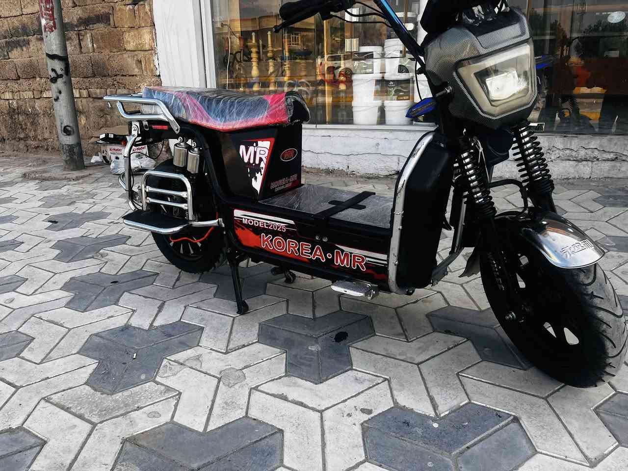 السلام عليكم دراجة همر جبلي موديل 25 بطاريات على الفحص فول مواصفات شركت كورية مار نضيفة ومستعملة شي بسيط 
كل نقص مابيهة 
مكاني فلوجة شارع ستين 
لاستفسارات ***********
