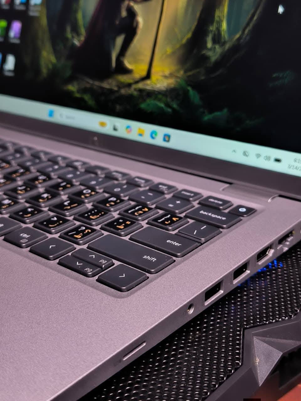 💻 Dell Latitude 5420 | الأداء الحديث والشحن المتطور
جهاز من الجيل الحادي عشر المتطور، مثالي جداً لطلاب البرمجة، الهندسة، والموظفين الذين يبحثون عن السرعة والأناقة. يتميز بدعمه لـ شاحن Type-C السريع والعملي. الجهاز يقدم أداءً فائقاً في تصفح الإنترنت والبرامج المكتبية، ويشغل الألعاب الحديثة المتوسطة مثل (Valorant، Dota 2، و CS:GO) وبرامج التصميم مثل (Photoshop و AutoCAD) بكفاءة عالية جداً بفضل معمارية معالجه الحديثة.

🔍 المواصفات التقنية:

المعالج: Intel Core i5 (الجيل الحادي عشر - أداء قوي وحديث).

الرام: 8GB DDR4.

الهارد: 256GB SSD M.2 (قابل للتطوير).

الشاشة: 14 بوصة (تصميم أنيق وحجم مثالي للتنقل).

كرت الشاشة: داخلي Intel بسعة تصل إلى 4GB.

الميزة الإضافية: منفذ وشاحن Type-C أصلي.

🎁 الملحقات:
(حقيبة، شاحن أصلي Type-C، ماوس، ماوس باد).

🛡️ الضمان والخدمات:

فحص المواصفات والنظافة قبل الاستلام.

ضمان استبدال لمدة أسبوع كامل.

تنصيب ويندوز والبرامج الأساسية مجاناً.

💰 السعر: 385,000 دينار عراقي.

📍 الموقع: بغداد - الأمين الثانية.
🚚 التوصيل: متوفر لجميع محافظات العراق.

📞 للحجز والاستفسار:
***********
***********

