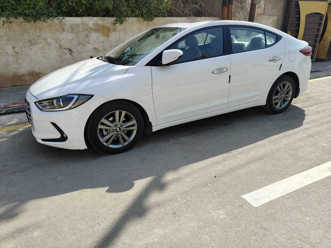 سلام عليكم تحياتي المدير والادمن النترا 2017 خليجي بسمي بغداد انكليزي كلشي واضح بلمنشور
بيها شخط عل بابين مامبين خفيف مكان كربلاء السعر 142 وبيها مجال ***********
