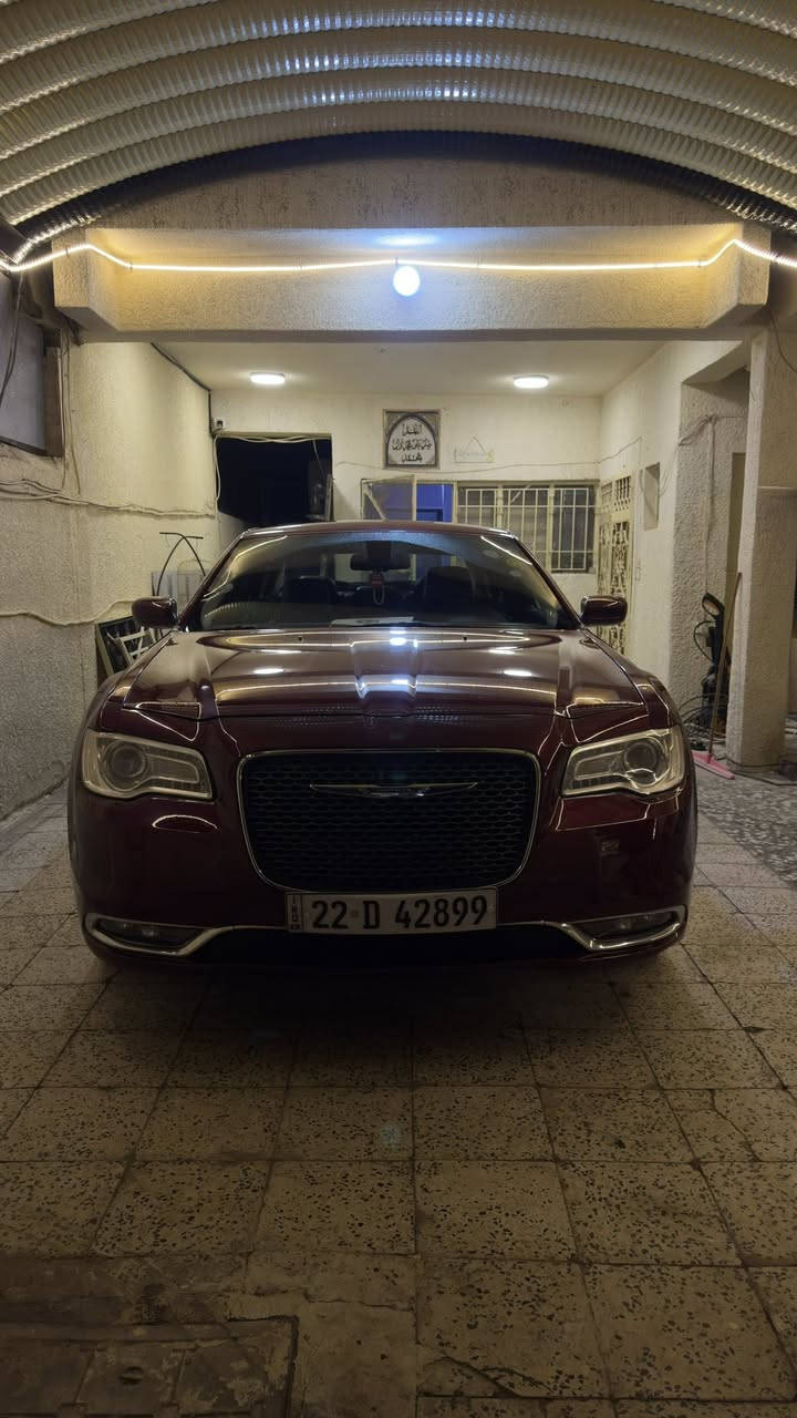 كرايسلر C300 اوباما
مديل 2016 لون كرزي شذرة  
فول موصفات عدا البانوراما دخل جلد اسود بصمة صاج اسود ملكي شاشة Apple CarPlay وليس شاشة عاديه تحكمات ستيرن كامله مقاعد تحكم كهرباء ميموري خزن مقعد و تدفئه بل مقاعد 
كير ماوس طيارة 8 نمره نضام AWD مانع تزحلق كروس مثبت سرعة سستم سماعات Alpine تبريد قطعتين لايت زينون عدسه عالي ناصي 
ويل كروم قياس 18 يدات ابواب و شباك نيكل
بصمات العدد 2 و سبير و عده كامله منازله
محرك 3600 المسافة المقطوعة 88 ميل 
السيارة نضيفة جداً استخدام شخصي جاهزة من كلشي مابيها اي نقص و عليها ادامه كامله 
وارد كندي الضرر جالملغ خلفي ايسر و ربع الجنطة الخلفية بدون ايرباك و دواخل و بل عراق بيها تبديل باب خلفي و صبغ جماليه اثر شخوط السونار مرفق مع المشنور و صور حادث كندا 
رقم شمالي اربيل دولي تحويل مباشر 
السعر 193 و بي مجال 
العنوان بغداد السيدية
 للتواصل ‭0783 893 6707‬
وتساب ***********
