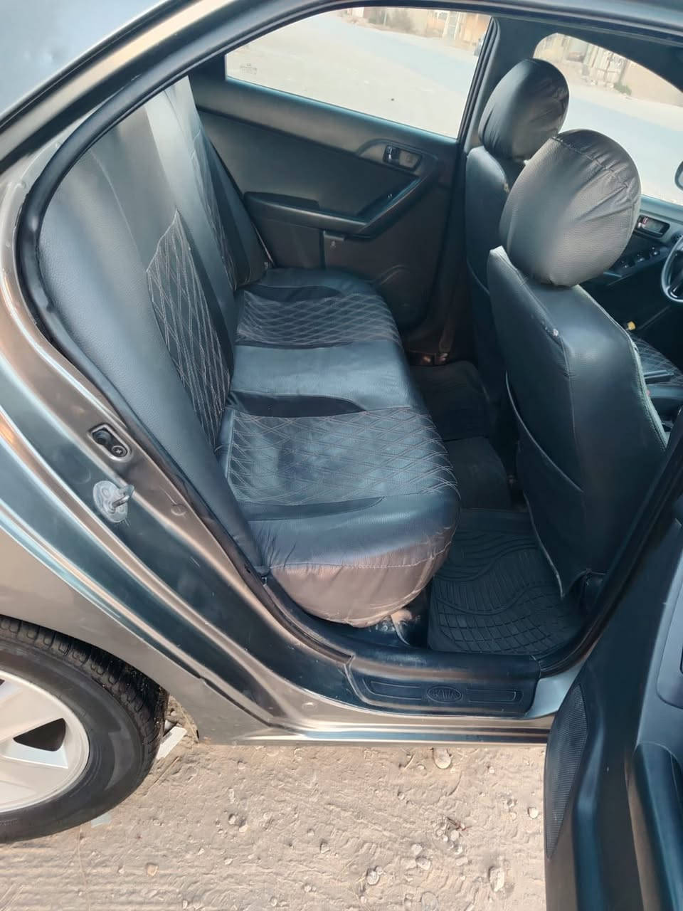 سيراتو موديل 12 مكفوله من الصبغ بس بيها مكانات بارد تخم تاير حداديه السيارة كامله *********** مكانها كربلاء
