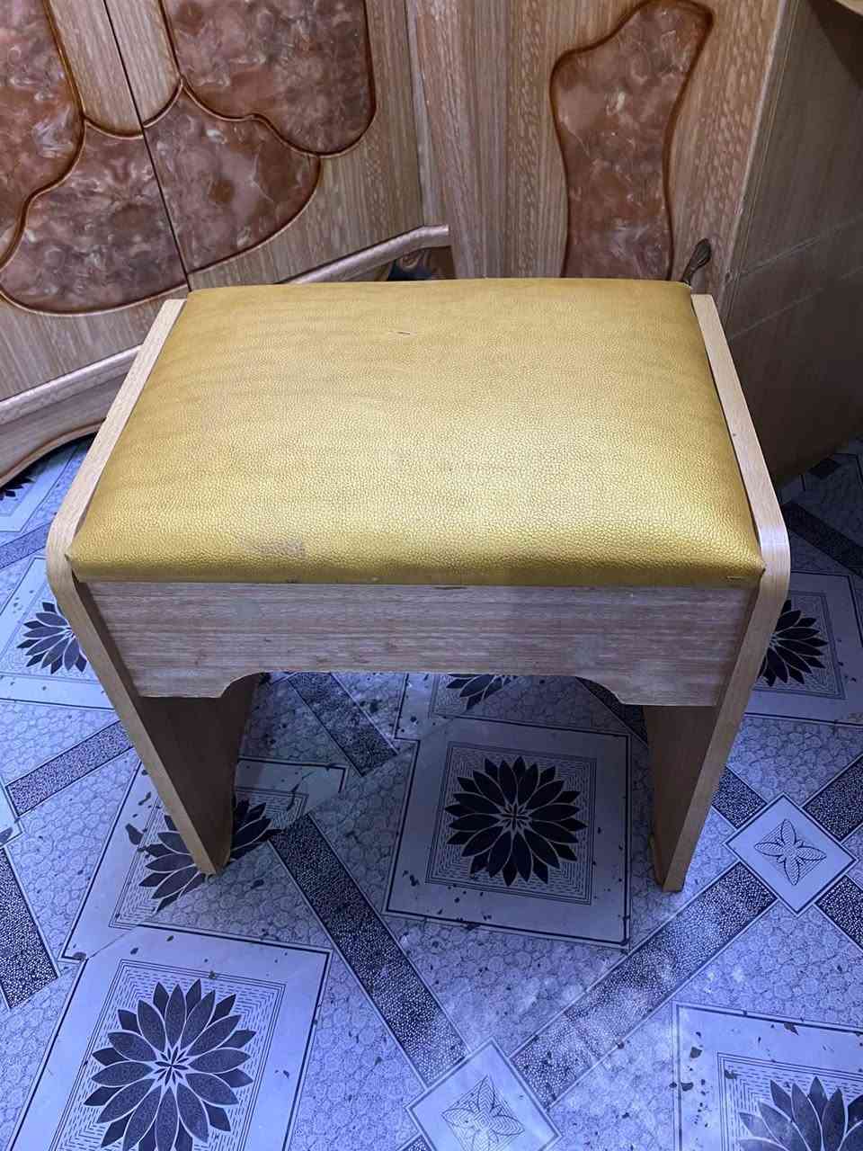 غرفه ملكيه للبيع نضافتها 100/100  7قطع
سعرها 350وبيها مجال للشراي الكنتور 8ابواب رقم هاتف ***********واتساب بغداد
