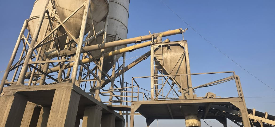 معمل عراقي للبيع رفعه ١٠م سايلوات ٣ ابو ال١٢٠ طن دبل قايش تانكي ماء ٦٠ طن
***********
***********
