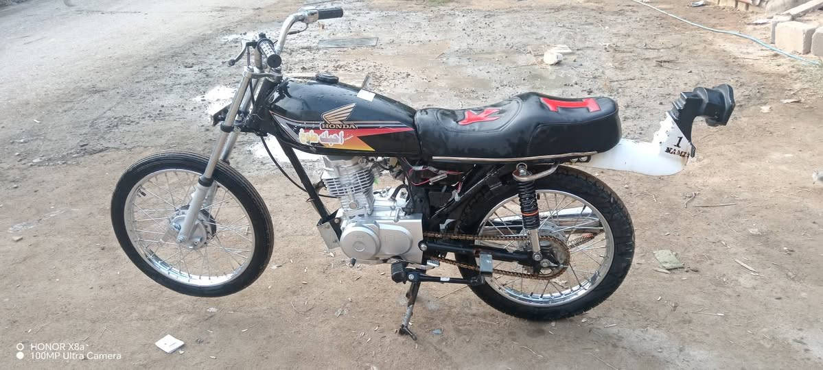 يا الله سلام عليكم دراجة نامة موديل 2025 بعدهة بكريزهة برغي ما مفتوح بيهة الدراجة خير من الله كلك كلك السعر خاص  هاذ رقمي  ***********
