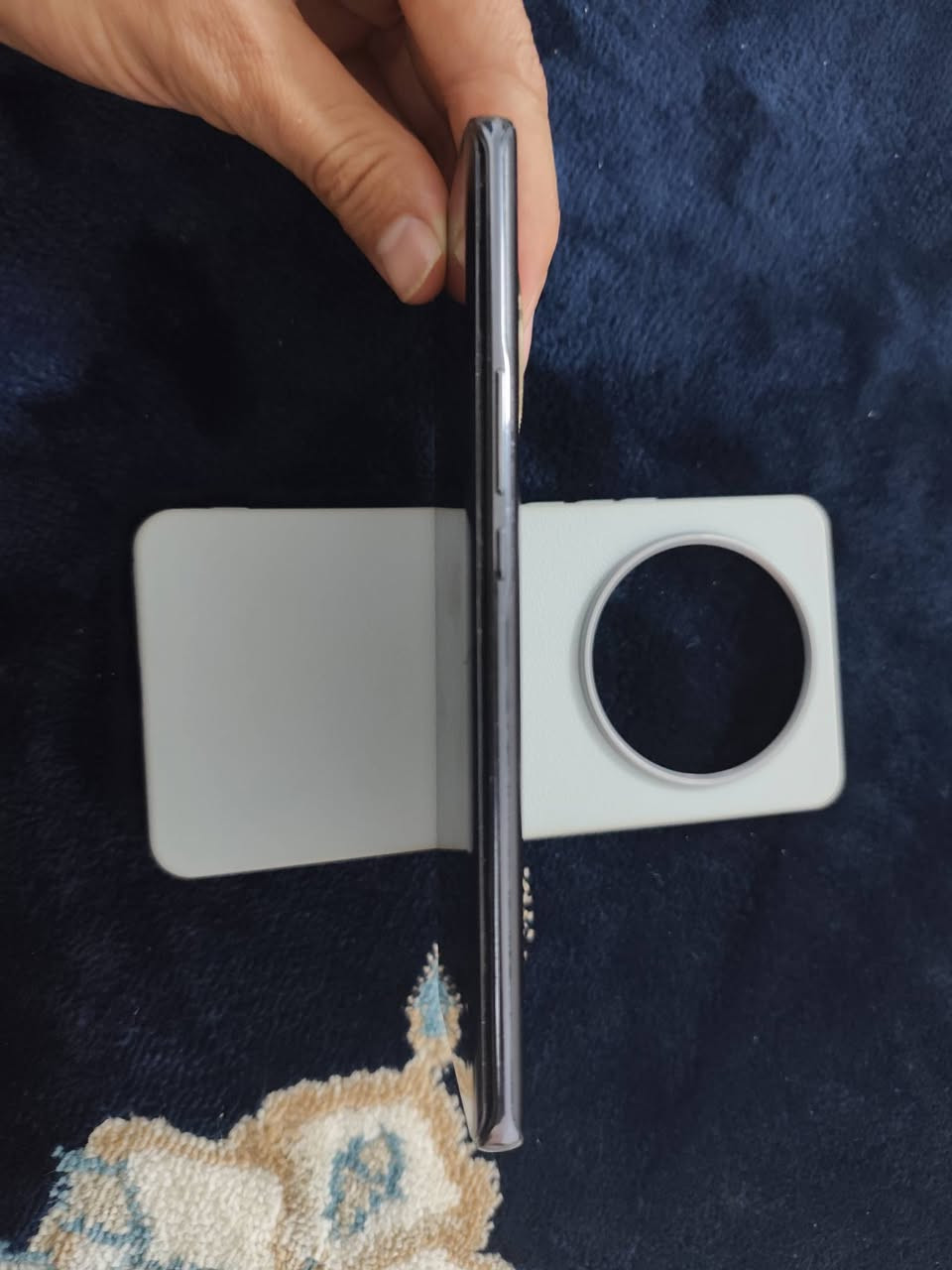 السلام عليكم… البيع نقد فقط
هونر X9b.    للبيع 
الجهاز شرط مامفتوح. 
وضع شركه  . 
الذاكرة/256.   رام/12. 
السعر/275    قفل قفل 
***********
