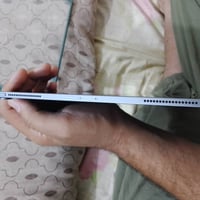 عندي ايباد برو ذاكره 256 اكبر حجم يعني عملاق حجمه 13 انج  نضافته 99% ي...