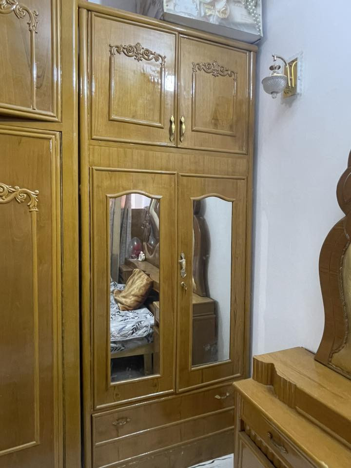 غرفة نوم تسگام نجف درجة اولى 
سعرها ١,٢٥٠ وبيها مجال قليل 
للتواصل واتساب ***********
