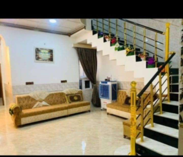 السلام عليكم بيت للبيع المساحه 150 متر الوجه 5 النزال 30 البيت طابقين 3غرف 3صحيات مقابل أسواق الجامعه لتواصل *********** البيت بأسمي التحويل مباشر
