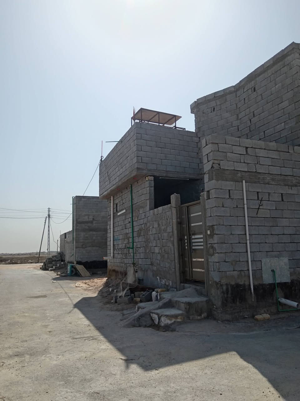 بيت 🏡 مساحه ١٠٠ متر مربع ركن على شارع شلامجه بي غرفتين ومطبخ وستقبال وصحيات بي نواقص
بيت 🏡 مساحه ١٠٠ متر مربع ركن على شارع شلامجه بي غرفتين ومطبخ وستقبال وصحيات بي نواقص قليل محجر وتطبيك طارمه وبايات وأبواب سعره ٦٥ 
 صاحب الأرض موجود بناء جناي وكاله ونسخه من الطابو ***********
