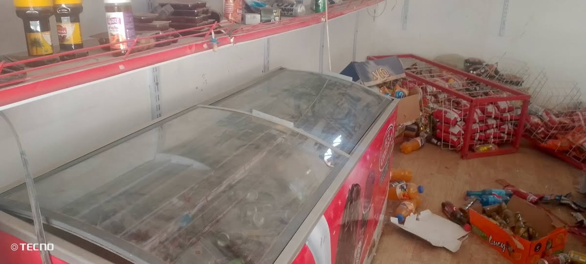 السلام عليكم شباب عدي مجمده خت الجديد البيع 400 وبيه مجال بلاش المكان بغداد الكماليه وهذا رقمي للتواصل ***********
