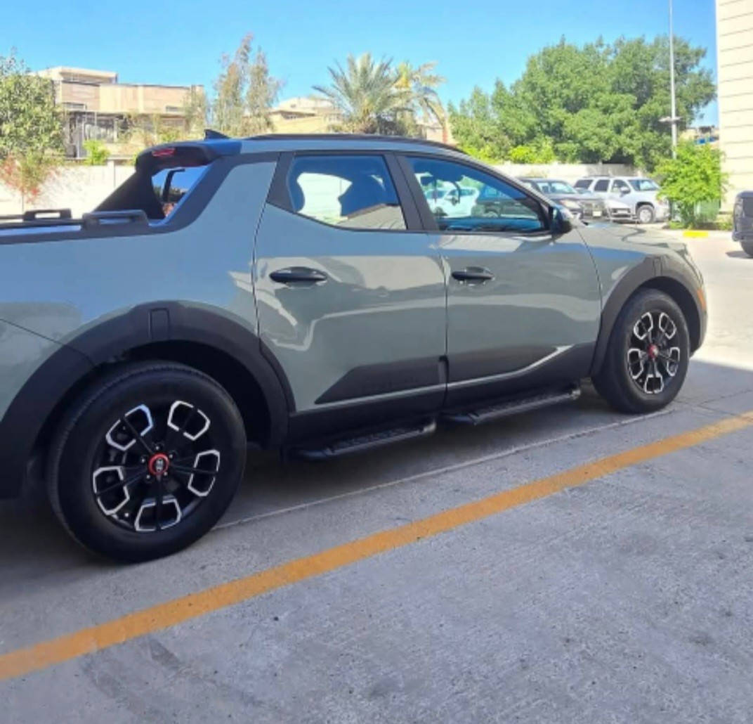 السلام عليكم للبيع هيونداي_سانتا كروز  2024 (مواصفات XRT )
وارد امريكي ، رقم بغداد شبه مميز
فول فول موصفات 

سعة المحرك : 2.5 TURBO 
عدد الاسطوانات : 4
القوة الحصانية : 281 حصان نظام الدفع : كلي HTRAC
ناقل الحركة : اوتوماتيك 8 سرعات 

حادث السياره : صبغ بنيد فقط ، وبارد قليل جاملغ خلفي 
حاله الايرباك : فقط الاستيرن
المسافه المقطوعه : 39 الف كيلو 

#مواصفات
بصمة تشغيل عن بعد 
فتحة سقف
رادارات / رادار امامي /رادار جانبي /رادار خلفي
قيادة ذاتية
توقف ذاتي 
كشنات تدفه ‏
كشنات جلد                                              
كشنات كهرباء 
مري هيتر / رادار / كاميرا
دفع رباعي 
صندوك كهرباء 
مسجل ناطق سستم سماعات BOSE
اواكس وبلوتوث و USB يعمل
مApple CarPlay / Android Auto
دخول ذكي نظام 
حاجب ليد
 / 3 مكان خزن
نقطه عمياء
مراة تعتيم
اشاراة بالمراياة الجانبيه                                   
فول تحكم ستيرن                                    
كير أوتو + عادي + شفتات ستيرن
اوتو بريك +بريك بصمة
لايتات 4 عدسات زينون
شاشة كبيره
داخل جلد 
نضام قيادة + سبورت + نورمل + سمارت
مثبت سرعة
تحديد مسار 
رادار الخطوط البيضاء 
شحن اللاسلكي
‏شاشة إلكترونية
الخريطة
‏AUTO HOLD
مصابيح خلفية LED
مصابيح ضباب LED 
السعر 210 ورقه
مكان السياره المنصور 14 رمضان ***********
