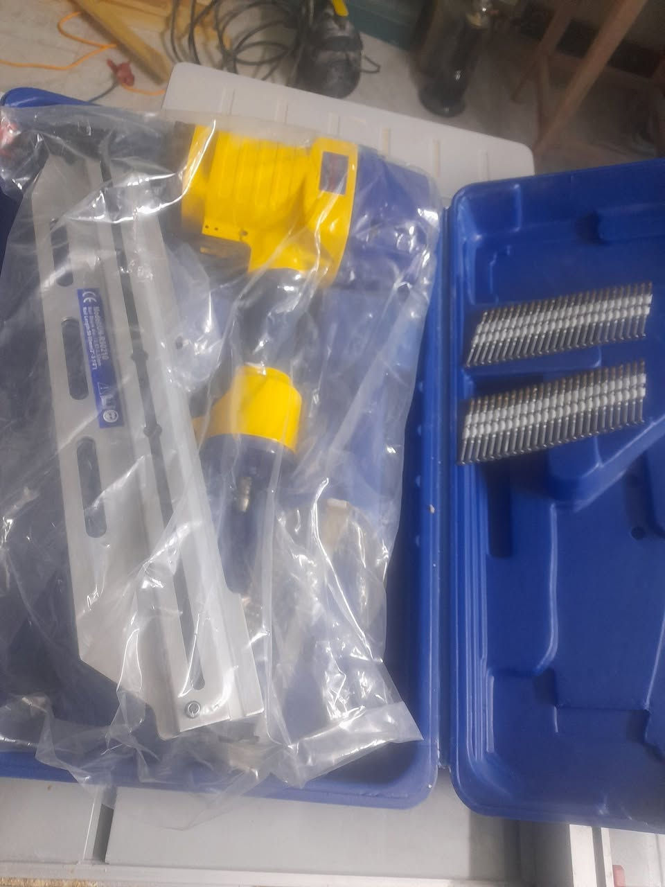 مساء الخير على الجميع اخوان عندي غراض نجارة للبيع الي يعجبة شي يذكر اسمة بالتعليق ونطي سعر مكاني بغداد شرطة الخامسة بدوانم هذا رقمي ***********
