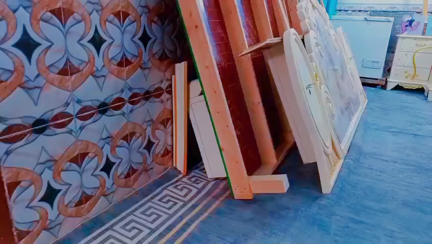 سلام عليكم غرفة عراقي بتصميم تركي تتكون من كنتور6أبواب وزاوية طلاكتين مع ملحق داخلي في الكنتور والزاوية مع ميز بلازممة وجرباية ومراية الغرفة عملاقة جدآ واستعمال بسيط للشراي إتصل على رقم ***********
