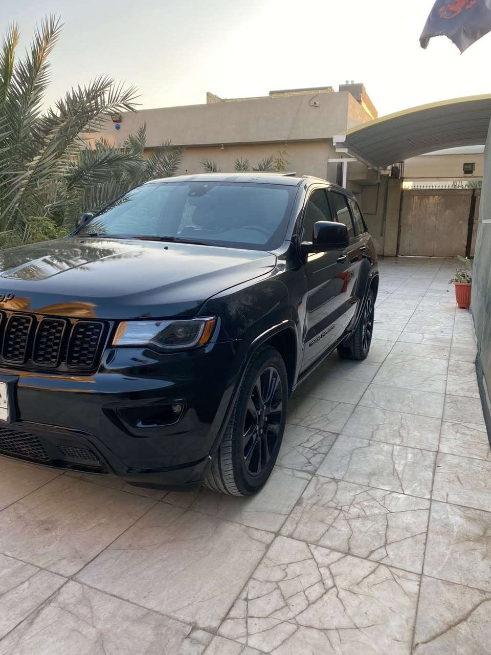 ( بسم الله الرحمن الرحيم ) جيب كراند شيروكي مديل 2017 رقم بغداد تحويل من البصرة سنويه 2029 مواصفات بلاك توب فول مواصفات فتحه صندوك كهرباء كشنات تدفئه ستيرن تدفئه شاشه كامره تحكم ستيرن رادار جانبي حادثه بنيد نفسه بدون فتح مصبوغ ومدكر للبيع او المراوس سعر 180 وبيها مجال الاتصال ***********
