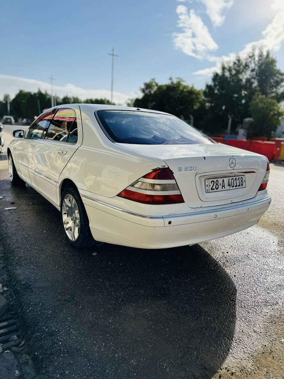 السلام عليكم ورحمه الله وبركاته اخواني الكرام 
مارسدس غواصه مديل اصل2001 
سياره S500 محرك V8  فول باب طويل 
“
برده سلايت كهرباء“”
السياره وارد ياباني بيه باب مبدل وجاملخ مبدل صبغ ما مبيه فقط هاي طخه بجاملخ الخلفي ولسه ما صابغه
كفاله من الضربه 
حساسات خلفيه واماميه بدلت تخم كامل مال حساسات بس نقصهن فيوزات ما مسويهن يعني شغالات  
كشنات خزن ميموري كشنات تبريد او تدفئه كله شغاله مكينه كير جدد 
حداده خلفيه اماميه 80بالمئه 
تخم ويل كبل الاصلي ما غواصه حجم 17هنه وتايرات
ادامه للمحرك نوزلات ابلكات مجاول كلهن جدد 
السياره كل نقص مابيه اي شي بيه شغال وماكو بيه اي جطل معرف شنو كله ع وضع الشركه  

اكو بيه نقوصات بسيطه مثلا عندك جوبلس امامي فقط يرادله انزله من سعره تبديل تجي اشوفه اي نقص بيه ينزل من سعره لان صراحه اني طالب واريد سياره كوريه مال خط 
سعره120 وبيه مجال اي نقص ينزل من سعره 
سياره مكانه نجف حي الجامعه 
***********
